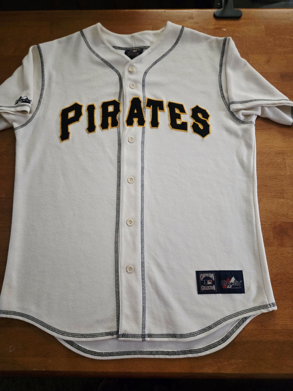 VTG Majestic Cooperstown Collection Pittsburgh Pirates jersey. Mens Med